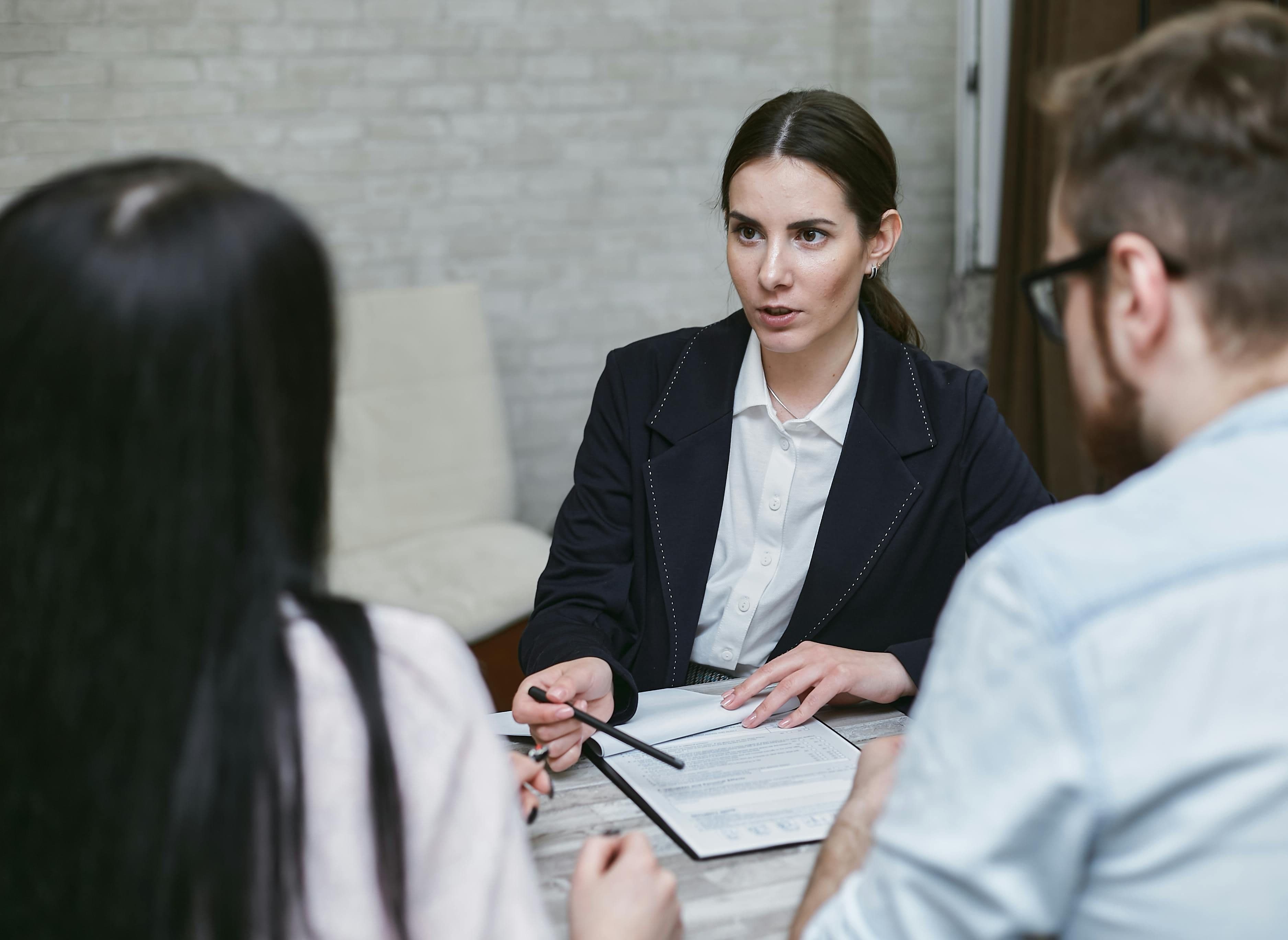 How to Know If You're Winning the Interview: Reading the Room in Real Time